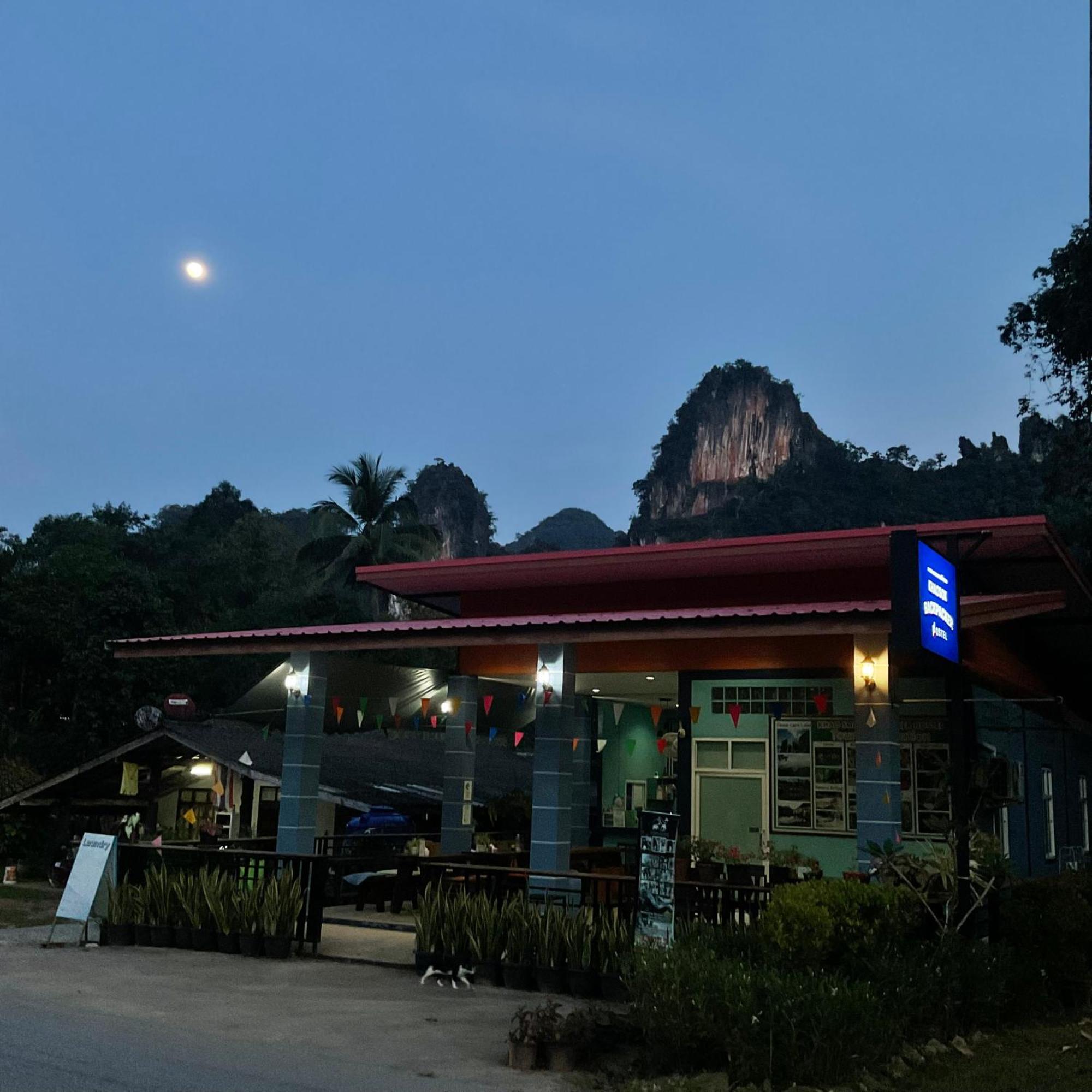 Khao Sok Backpacker Hostel Khao Sok National Park Exterior photo